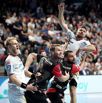 Große Freude: Der HC Erlangen gewinnt gegen den SC Magdeburg mit 26:25